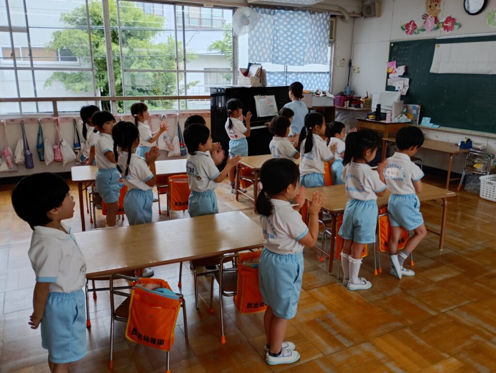 順次、降園
